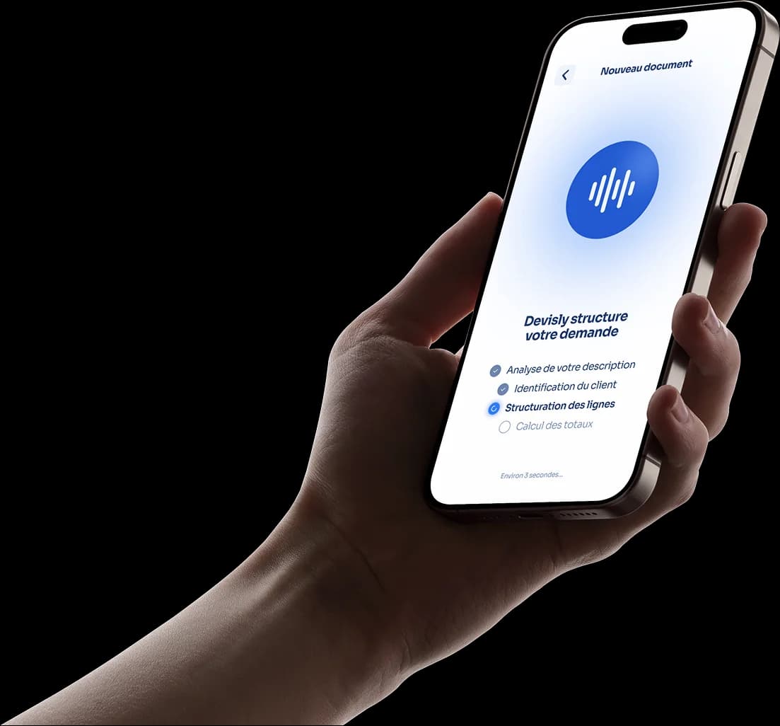 L’application Devisly sur un téléphone tenu en main.